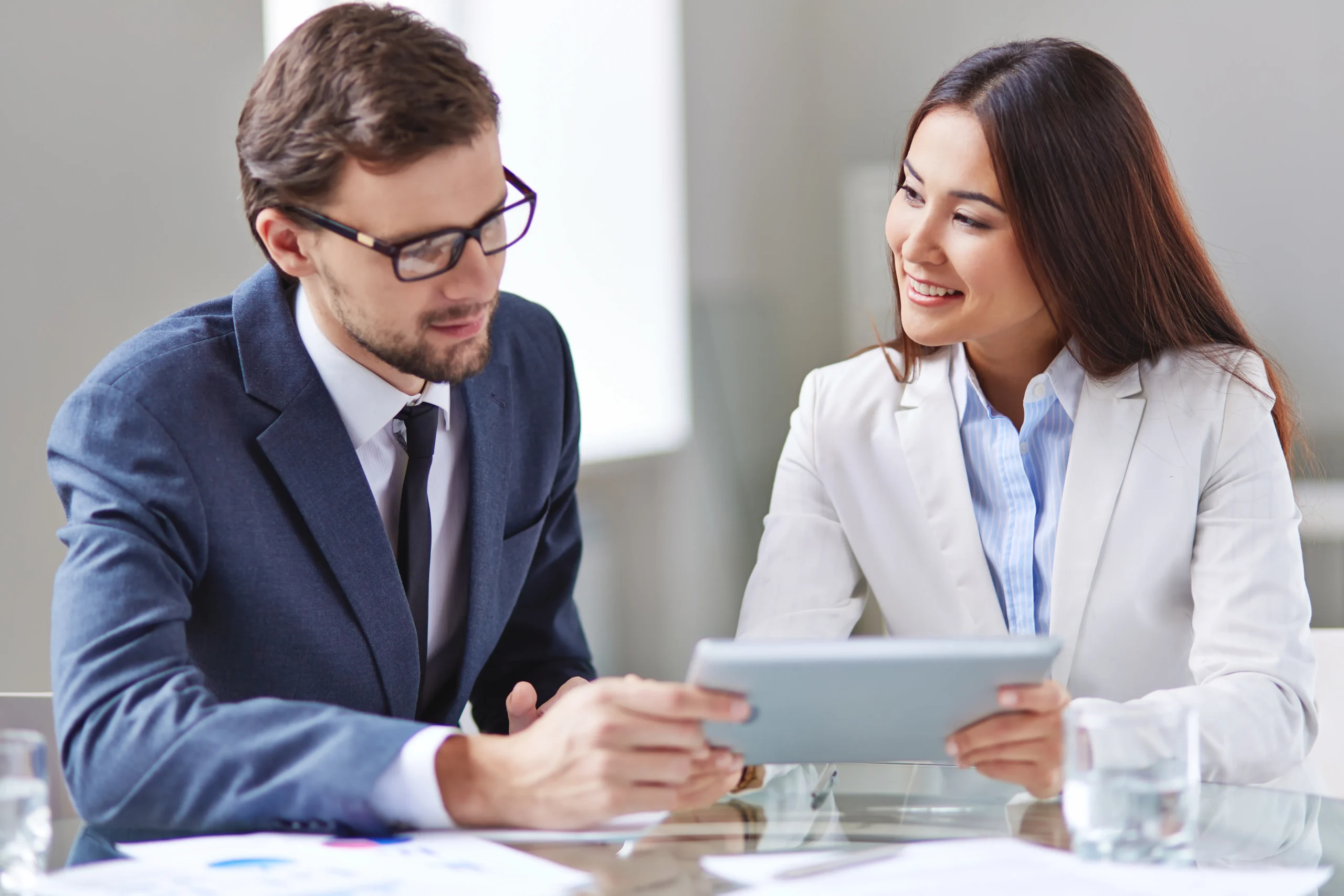 executives-preparing-meeting